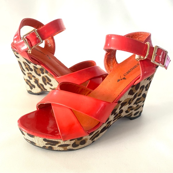Red Dragonfly Platform Wedge Animal Print Red Heeled Sandals 7 Womens Shoes - Picture 12 of 16